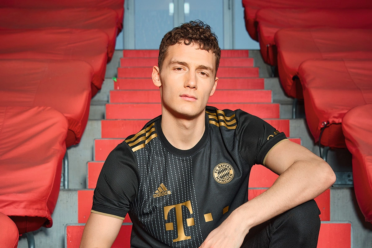 3000万天价小贝林厄姆陷低谷！父亲怒怼主帅，多特蒙德神锋或将被外租（3000万新星陷低迷！父亲怒批主帅，多特神锋或将被租借）