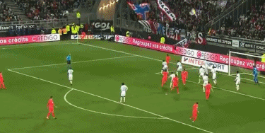 塞超球队劳动1923主帅日佐维奇在比赛中突然去世，年仅44岁