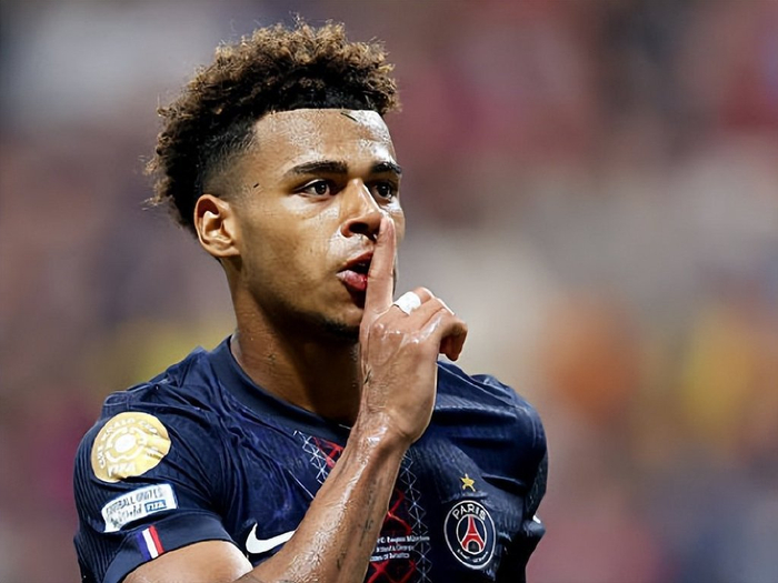 2亿欧元天价吓退巴萨！阿尔瓦雷斯转会悬了，三大原因揭秘（2亿欧要价令巴萨却步，阿尔瓦雷斯转会生变：三大关键原因揭晓）