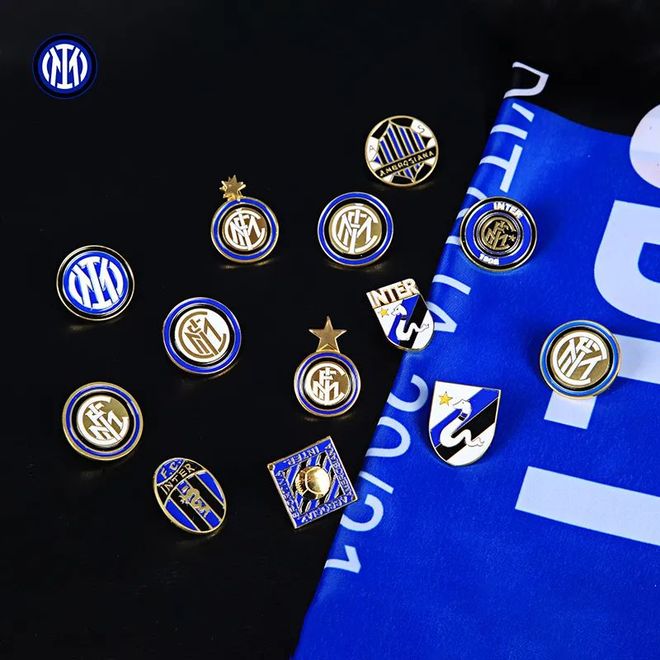 每体：阿根廷队在西班牙集训，球迷热情高涨只为一睹梅西风采（每体：阿根廷西班牙备战，球迷涌动只为一睹梅西）