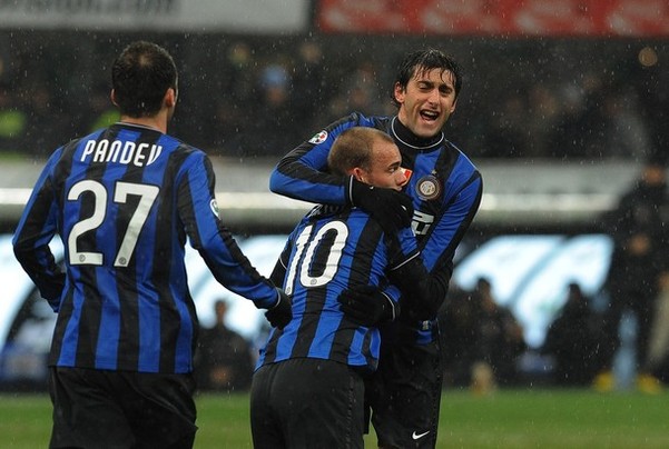 弗兰克：中国非常自由和安全，商品非常便宜，菜味道出奇地好（弗兰克称中国自由安全、物价实惠，菜肴出奇美味）