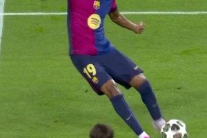 苏格兰女足队长卡思伯特与中国队比赛时头部受伤，被紧急送医（苏格兰女足队长卡思伯特在对阵中国队时头部受伤，已被紧急送医）