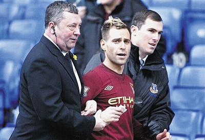 体图：种种迹象表明埃姆雷-詹将会与多特蒙德续约并留队（体图：多重迹象显示埃姆雷-詹将与多特续约并继续留队）