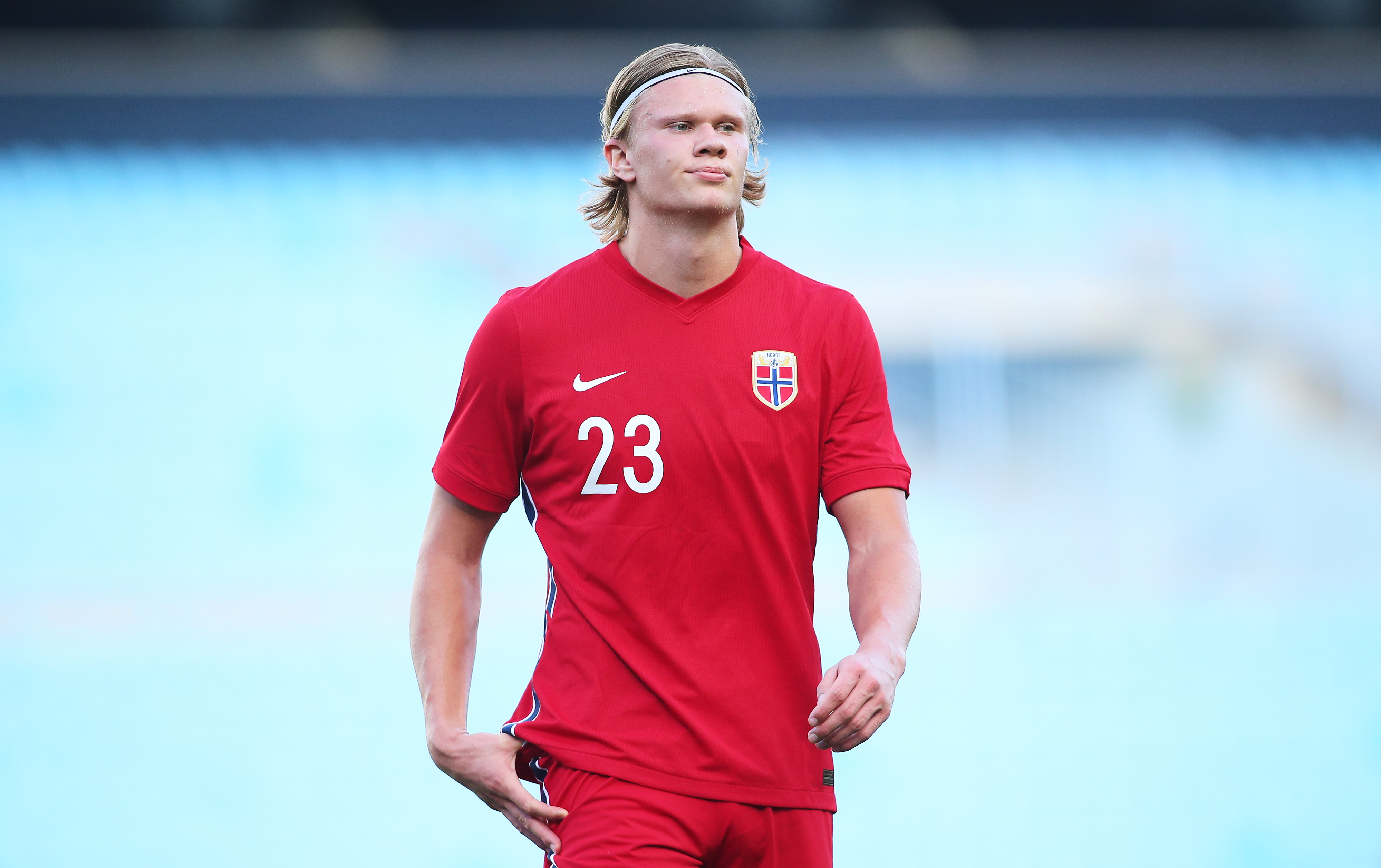 切尔西官网更新一线队名单，斯特林、韦加等9名球员未在列（切尔西官网公布新一线队名单：斯特林、韦加等9人未入选）